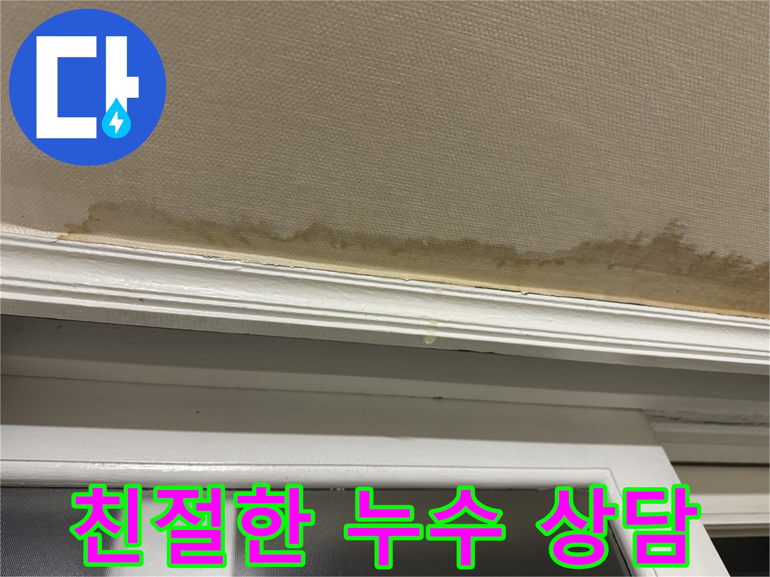 고객에게 친절하게 상담하는 모습 - 친절한 상담을 통해 고객의 궁금증을 해결해 드립니다.